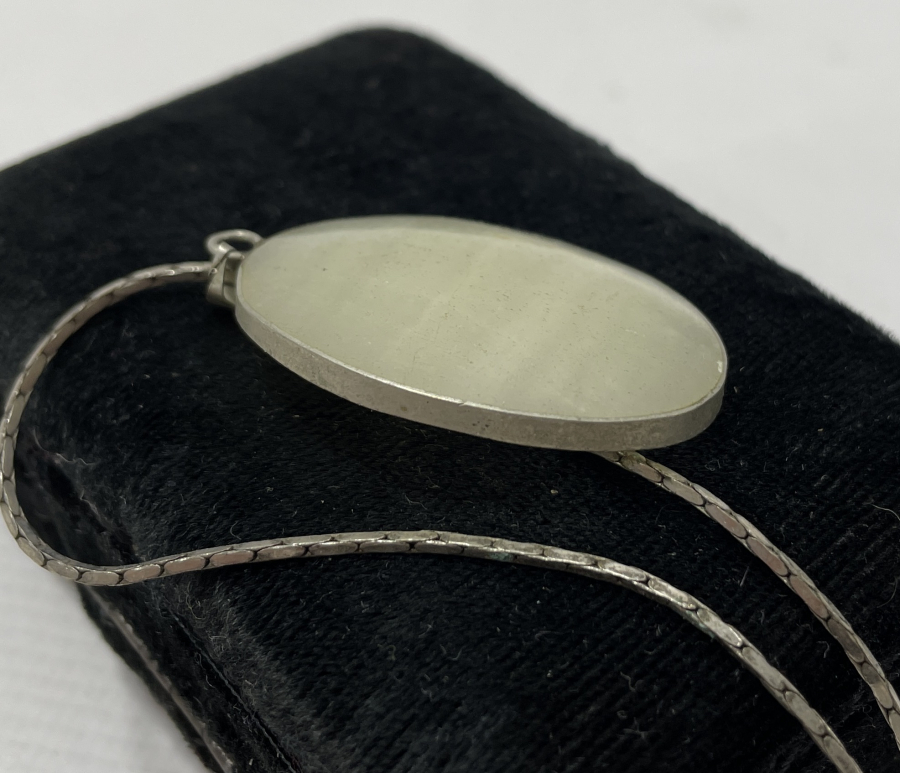 GÜMÜŞ VE DUMANLI KUVARS TAŞINDAN MAMUL KOLYE 