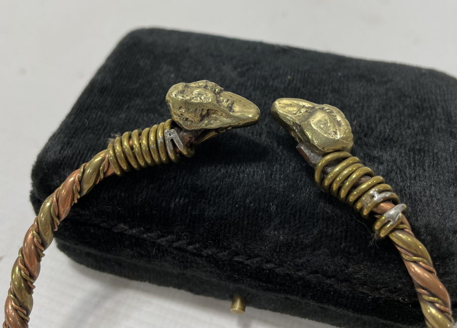 KOÇ BAŞI FİGÜRLÜ ANTİKA YEL BİLEZİĞİ