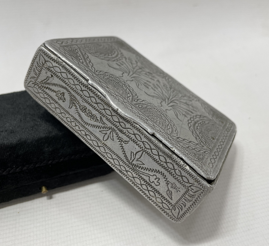 OSMANLI DÖNEMİ TAMAMI İŞLEMELİ ESARET YADİGARI ASKERİ TÜTÜN TABAKASI