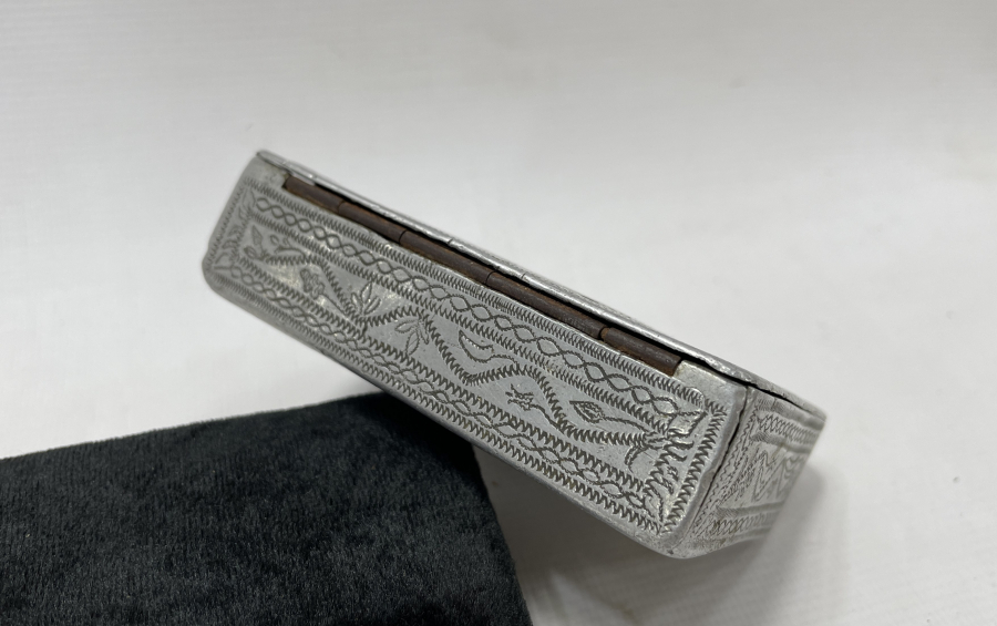 OSMANLI DÖNEMİ TAMAMI İŞLEMELİ ESARET YADİGARI ASKERİ TÜTÜN TABAKASI