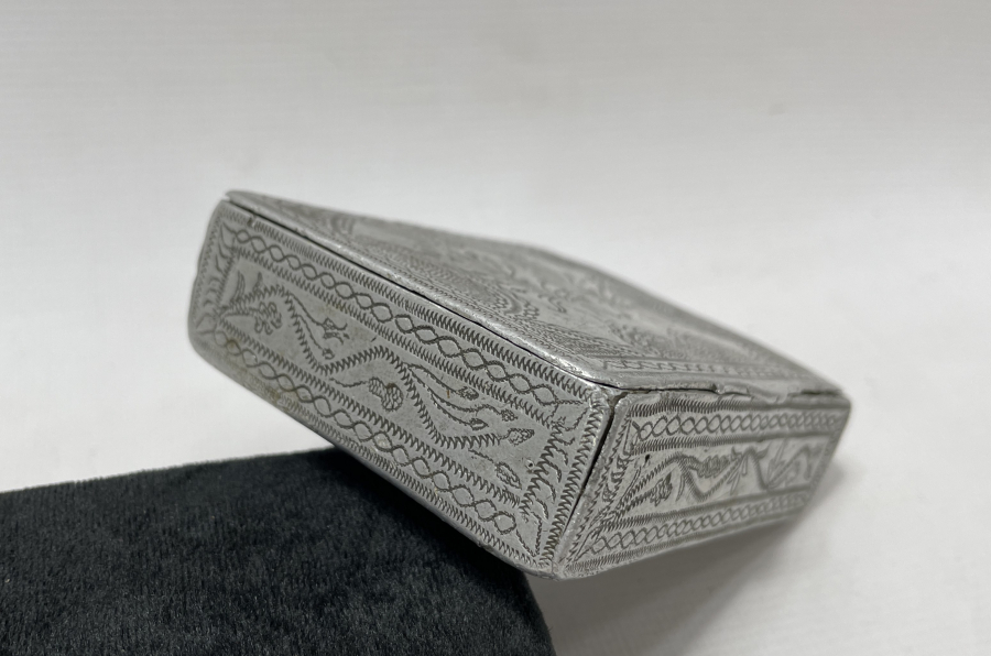 OSMANLI DÖNEMİ TAMAMI İŞLEMELİ ESARET YADİGARI ASKERİ TÜTÜN TABAKASI