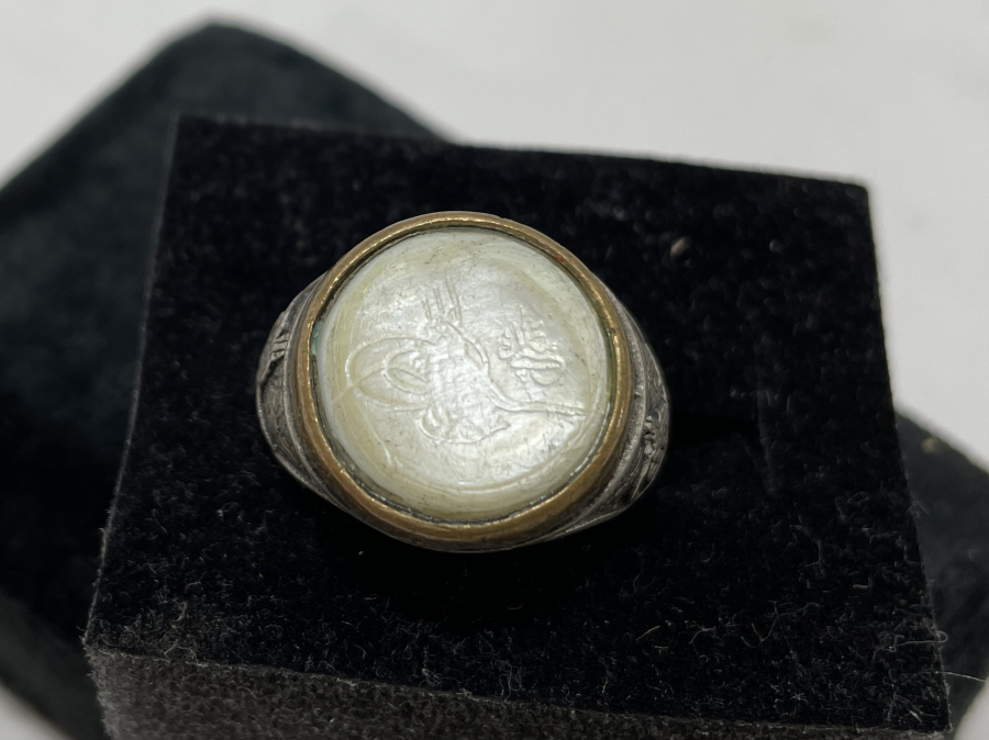 SEDEF ÜZERİ TUĞRA KAZINMIŞ ÖZEL YAPIM GÜMÜŞ YÜZÜK