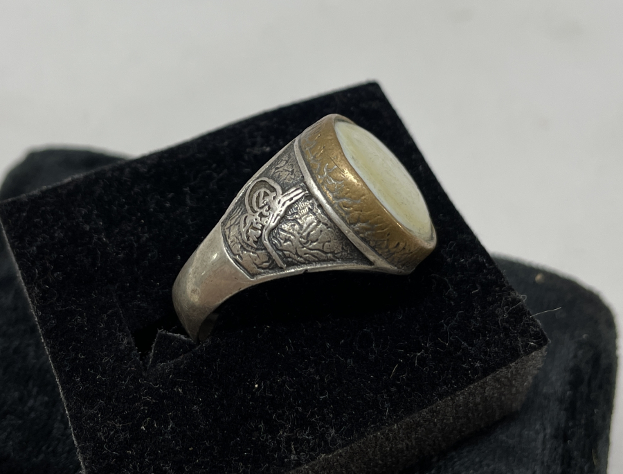 SEDEF ÜZERİ TUĞRA KAZINMIŞ ÖZEL YAPIM GÜMÜŞ YÜZÜK