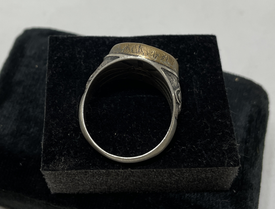 SEDEF ÜZERİ TUĞRA KAZINMIŞ ÖZEL YAPIM GÜMÜŞ YÜZÜK