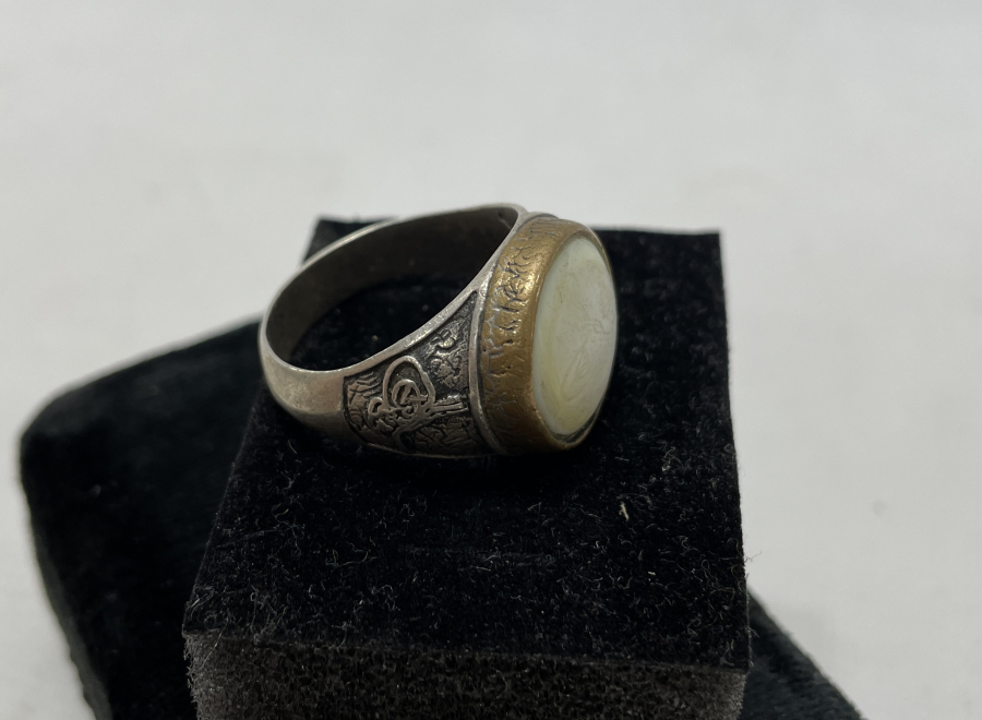 SEDEF ÜZERİ TUĞRA KAZINMIŞ ÖZEL YAPIM GÜMÜŞ YÜZÜK