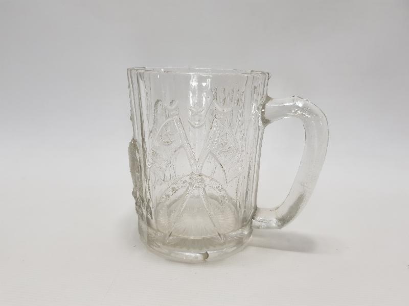 OSMANLI DÖNEMİ AY YILDIZLI BAYRAK VE ASLAN KABARTMA RESİMLİ BİRA BARDAĞI 