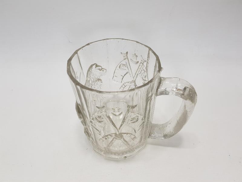 OSMANLI DÖNEMİ AY YILDIZLI BAYRAK VE ASLAN KABARTMA RESİMLİ BİRA BARDAĞI 