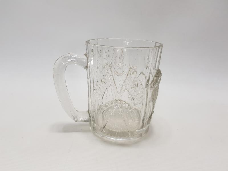 OSMANLI DÖNEMİ AY YILDIZLI BAYRAK VE ASLAN KABARTMA RESİMLİ BİRA BARDAĞI 