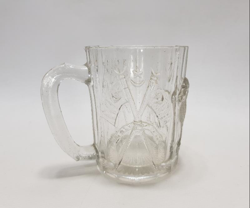 OSMANLI DÖNEMİ AY YILDIZLI BAYRAK VE ASLAN KABARTMA RESİMLİ BİRA BARDAĞI 