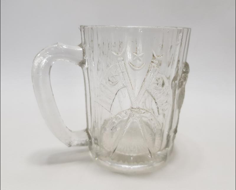 OSMANLI DÖNEMİ AY YILDIZLI BAYRAK VE ASLAN KABARTMA RESİMLİ BİRA BARDAĞI 