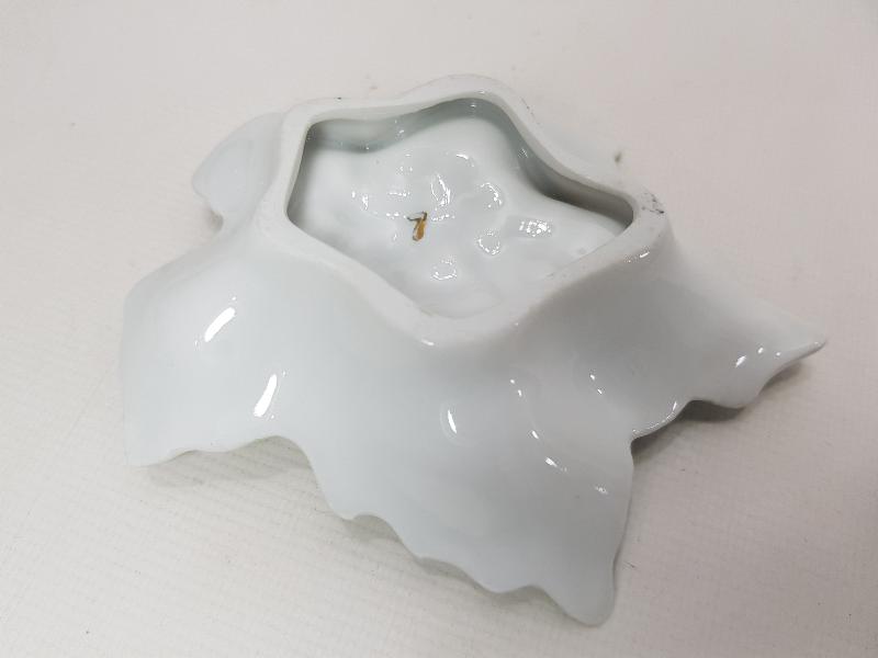 OSMANLI DÖNEMİ YAPRAK FORMLU PORSELEN KÜL TABLASI 