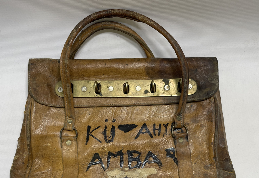 CUMHURİYET BAŞLARI KİLİTLİ TCDD PARA ÇANTASI