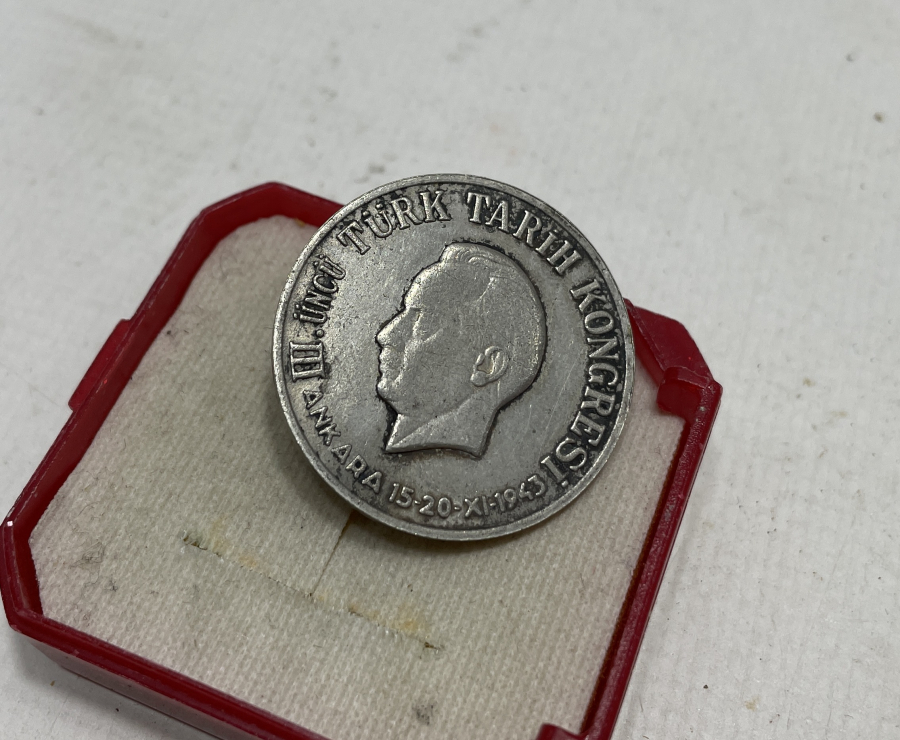 İSMET PAŞA GÖRSELLİ 3. TÜRK TARİH KONGRESİ ROZET