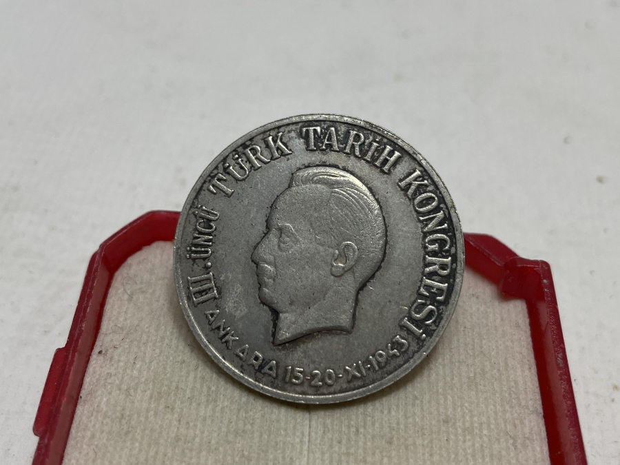 İSMET PAŞA GÖRSELLİ 3. TÜRK TARİH KONGRESİ ROZET