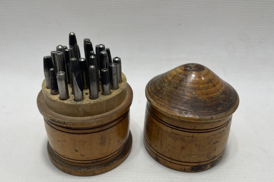 OSMANLI DÖNEMİ ŞİMŞİR KUTUSUNDA SAATÇİ ALETİ