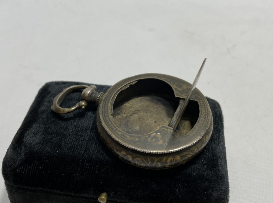 SAAT FORMUNDA ÜZERİ SAVAT İŞÇİLİKLİ OSMANLI DÖNEMİ GÜMÜŞ KOKULUK