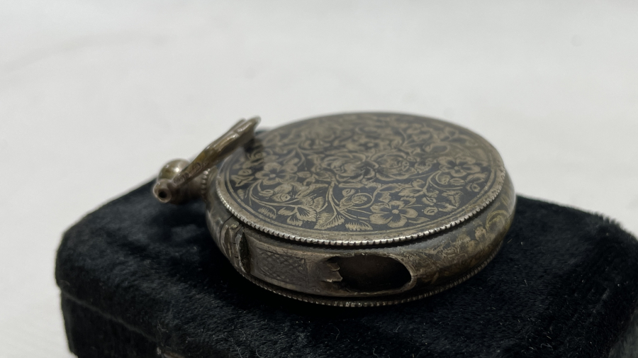 SAAT FORMUNDA ÜZERİ SAVAT İŞÇİLİKLİ OSMANLI DÖNEMİ GÜMÜŞ KOKULUK