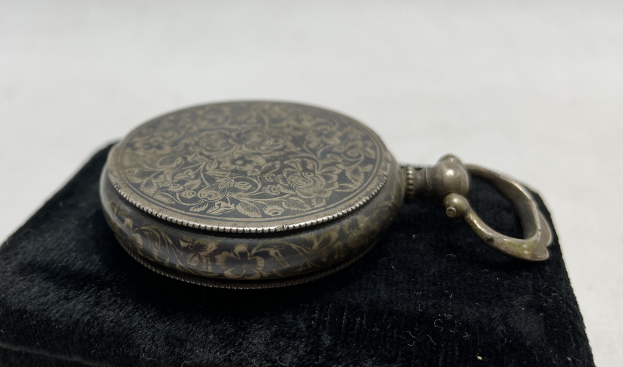 SAAT FORMUNDA ÜZERİ SAVAT İŞÇİLİKLİ OSMANLI DÖNEMİ GÜMÜŞ KOKULUK