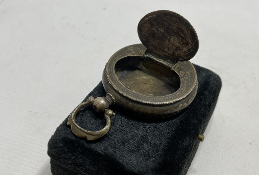 SAAT FORMUNDA ÜZERİ SAVAT İŞÇİLİKLİ OSMANLI DÖNEMİ GÜMÜŞ KOKULUK