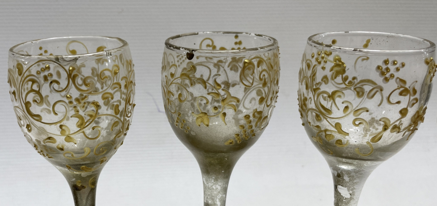 ÜZERİ MİNE İŞÇİLİKLİ VE ALTIN VERMEYLİ 6 LI KADEH TAKIMI