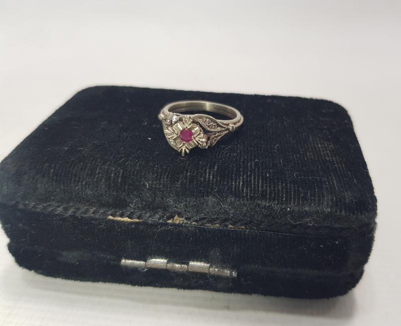 ANTİKA YAKUT VE PIRLANTA TAŞLI YÜZÜK