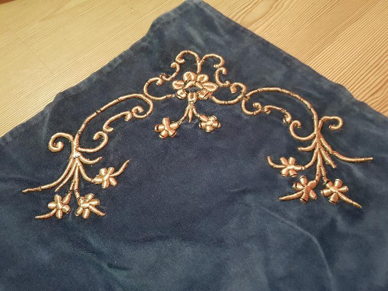 OSMANLI DÖNEMİ ALTIN SIRMA İŞÇİLİKLİ KADİFE GELİN BOHÇASI