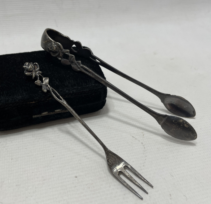 ANTİKA GÜMÜŞTEN MAMUL LİMON ÇATALI VE ŞEKER TUTACAĞI