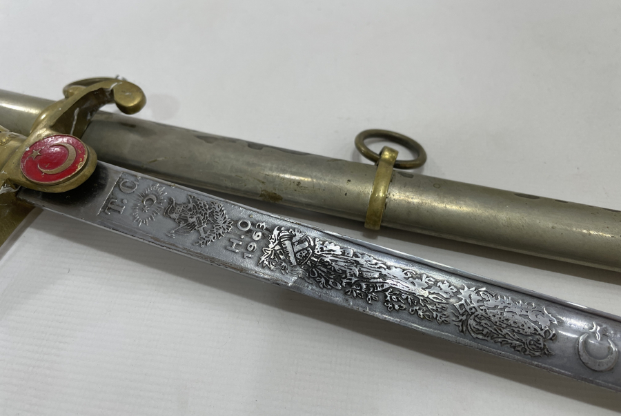 BOYNUZ SAPLI ANTİKA SUBAY KILICI