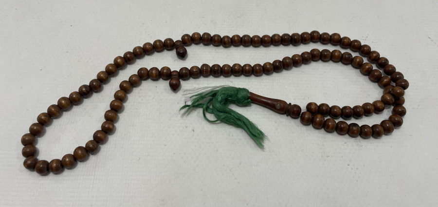 İÇİNDE KABE GÖRSELİ BULUNAN MİKRO RESİMLİ  NADİR FORMDA AHŞAP TESBİH