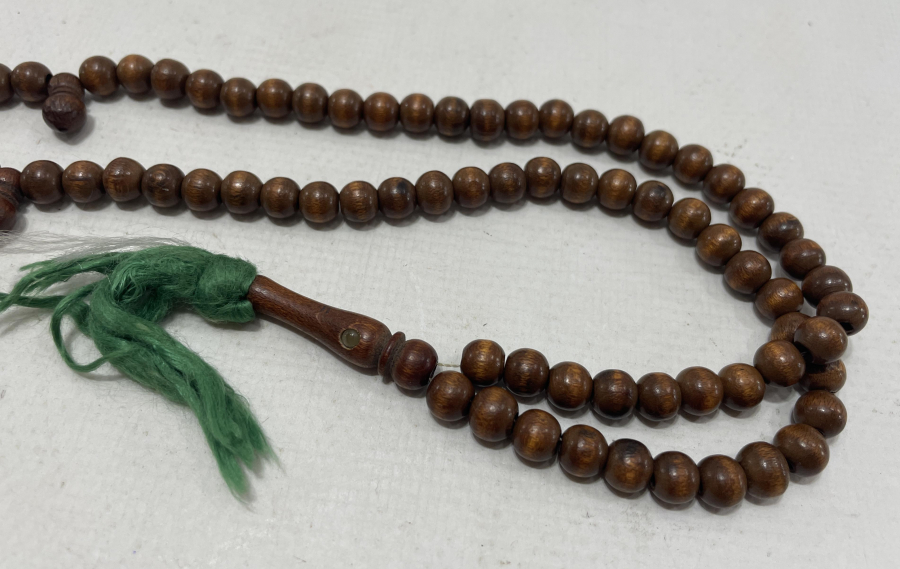 İÇİNDE KABE GÖRSELİ BULUNAN MİKRO RESİMLİ  NADİR FORMDA AHŞAP TESBİH