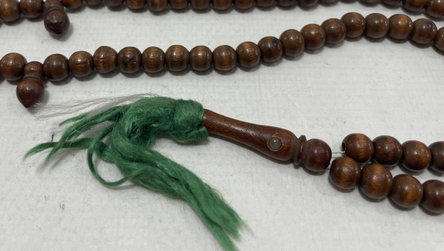 İÇİNDE KABE GÖRSELİ BULUNAN MİKRO RESİMLİ  NADİR FORMDA AHŞAP TESBİH