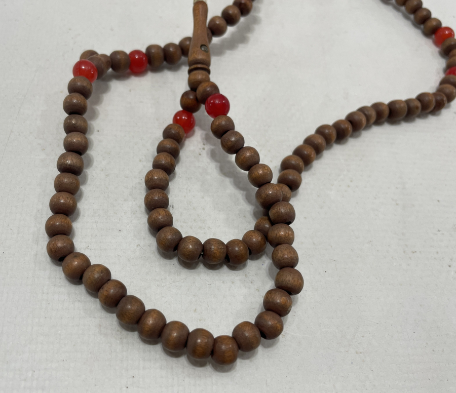 İÇİNDE KABE GÖRSELLERİN BULUNDUĞU MİKRO RESİMLİ  NADİR FORMDA AHŞAP TESBİH