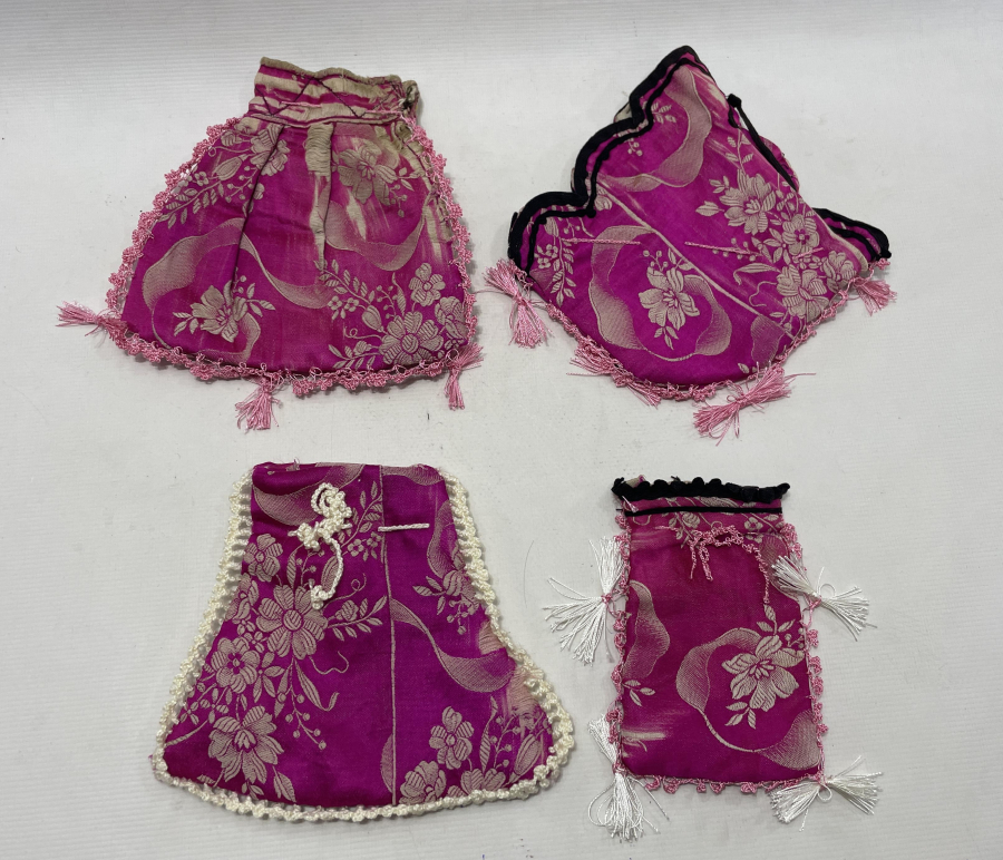 OSMANLI DÖNEMİ ELMASİYE KUMAŞTAN YAPILMIŞ 4 ADET KESE