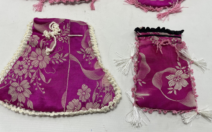 OSMANLI DÖNEMİ ELMASİYE KUMAŞTAN YAPILMIŞ 4 ADET KESE