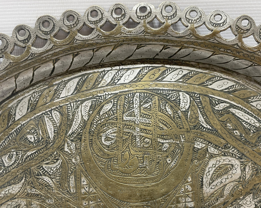 ÜZERİNDE OSMANLI DEVLET ARMASI BULUNAN NADİR FORMDA TEPSİ