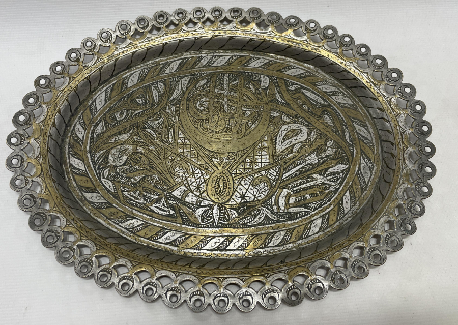 ÜZERİNDE OSMANLI DEVLET ARMASI BULUNAN NADİR FORMDA TEPSİ