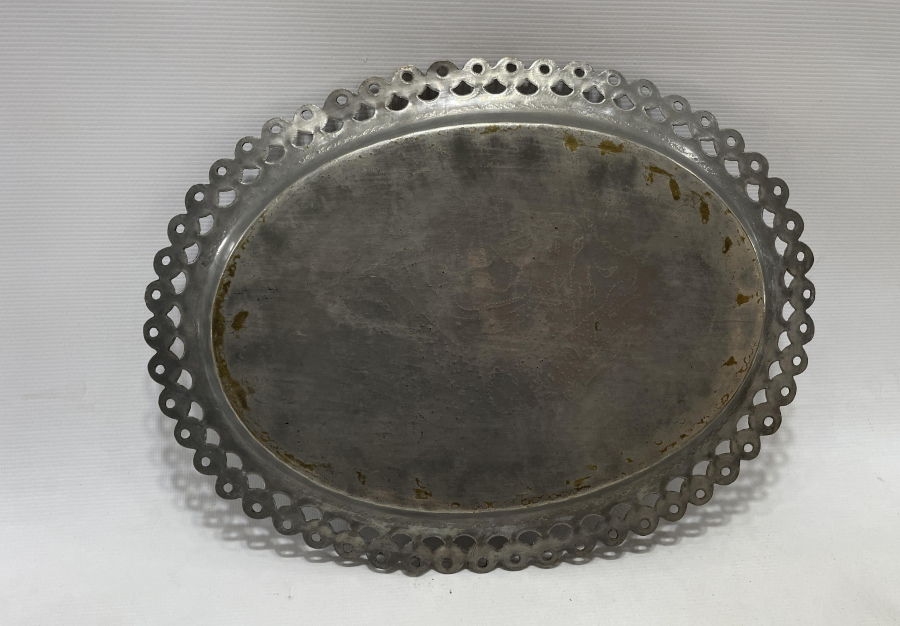 ÜZERİNDE OSMANLI DEVLET ARMASI BULUNAN NADİR FORMDA TEPSİ