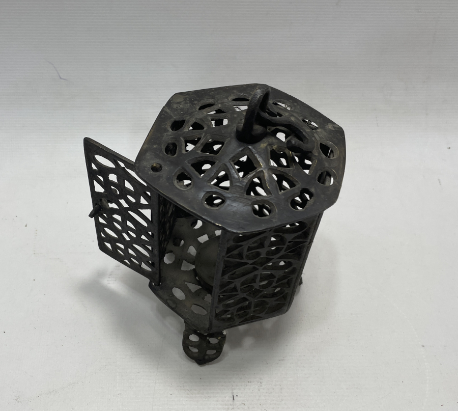 NADİR FORMDA BRONZ MUMLUK