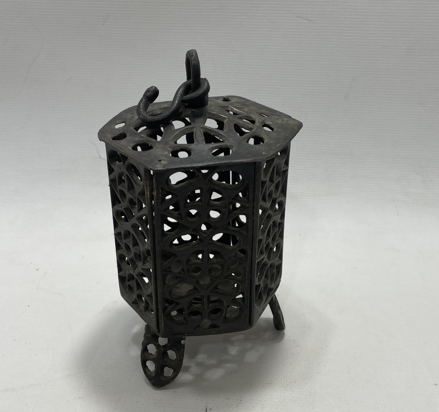 NADİR FORMDA BRONZ MUMLUK