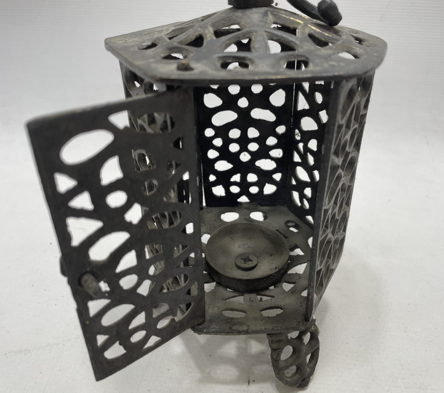 NADİR FORMDA BRONZ MUMLUK