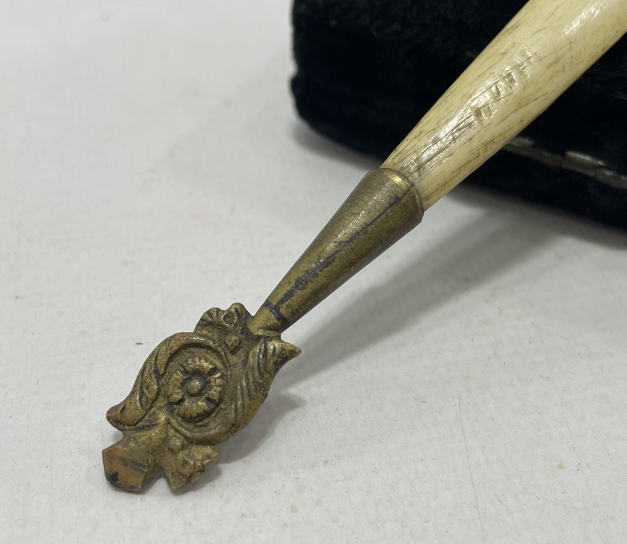 OSMANLI DÖNEMİ KEMİK SAPLI CAM KESME ALETİ