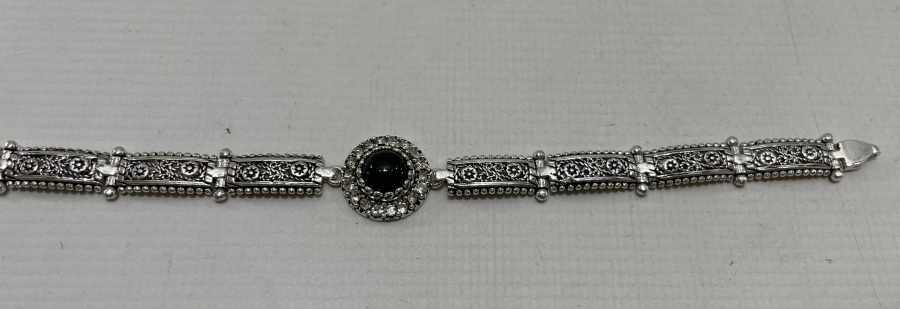 ÜZERİ AKİK TAŞLI VE TELKARİ İŞÇİLİKLİ GÜMÜŞ BİLEKLİK