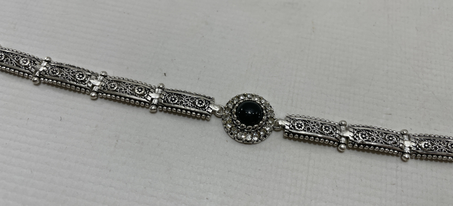 ÜZERİ AKİK TAŞLI VE TELKARİ İŞÇİLİKLİ GÜMÜŞ BİLEKLİK