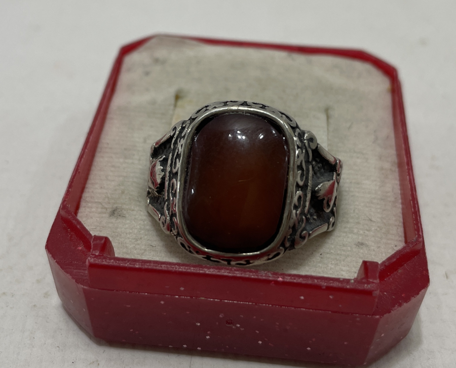 ÜZERİ SIKMA KEHRİBARDAN MAMUL ÖZEL YAPIM GÜMÜŞ YÜZÜK