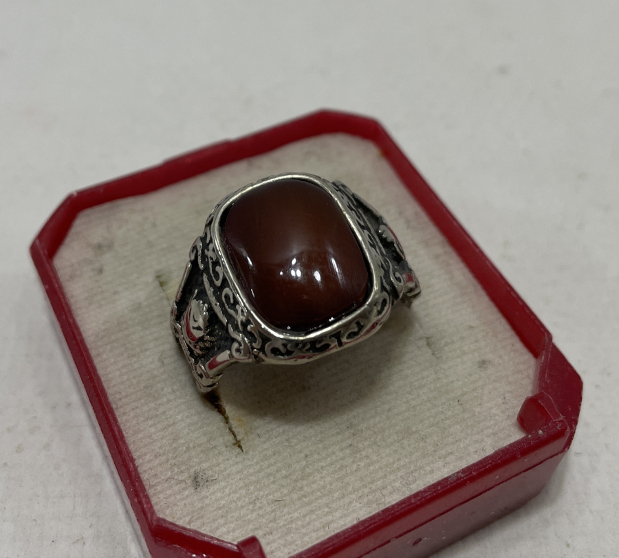 ÜZERİ SIKMA KEHRİBARDAN MAMUL ÖZEL YAPIM GÜMÜŞ YÜZÜK