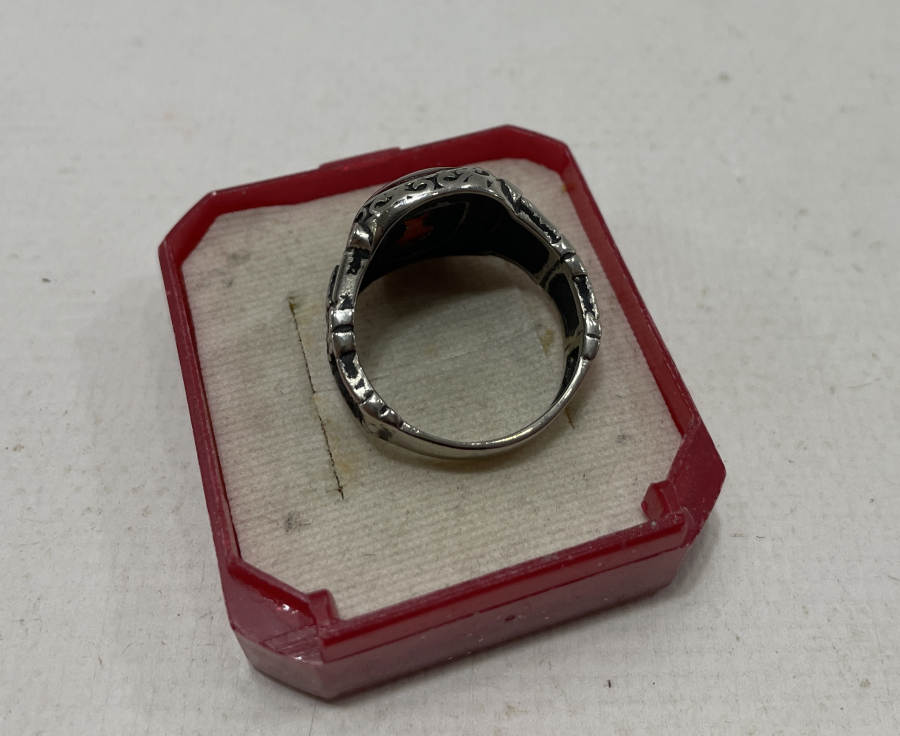 ÜZERİ SIKMA KEHRİBARDAN MAMUL ÖZEL YAPIM GÜMÜŞ YÜZÜK