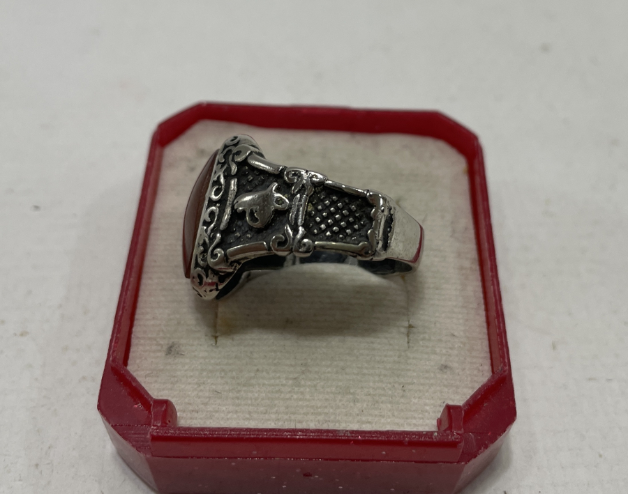 ÜZERİ SIKMA KEHRİBARDAN MAMUL ÖZEL YAPIM GÜMÜŞ YÜZÜK