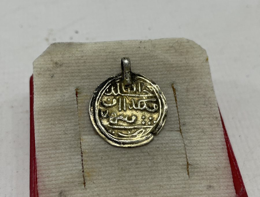 ÜZERİ YAZILI GÜMÜŞ ÜZERİ ALTIN VERMEYLİ KOLYE UCU