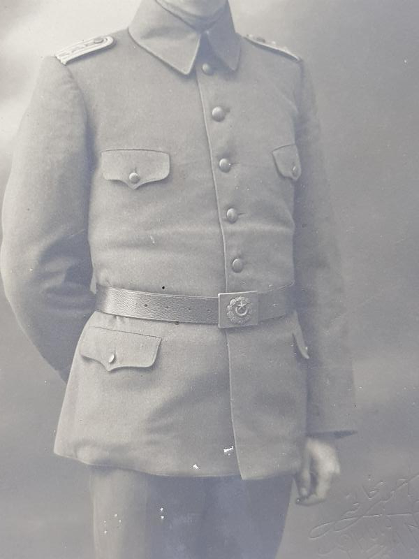 1918 TARİHLİ KALPAKLI VE ÜNİFORMALI OSMANLI SUBAYI 