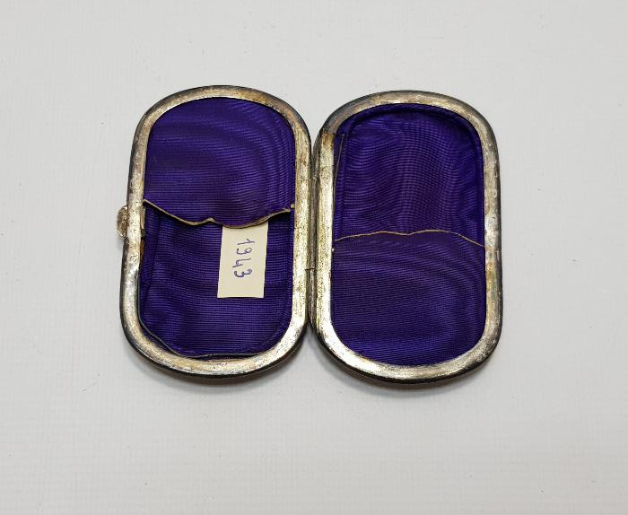 İNİSİYALLİ VE KALEM İŞÇİLİKLİ SEDEF KUTU 